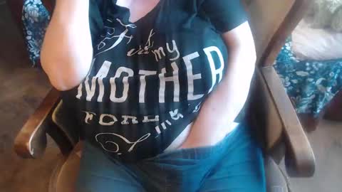 Snapshot of new_milf chatting on January 29, 8:08 am Lilly online show from January 29, 8:08 am