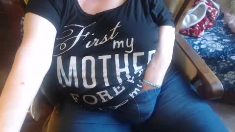 Snapshot of new_milf chatting on January 30, 11:11 am Lilly online show from January 30, 11:11 am