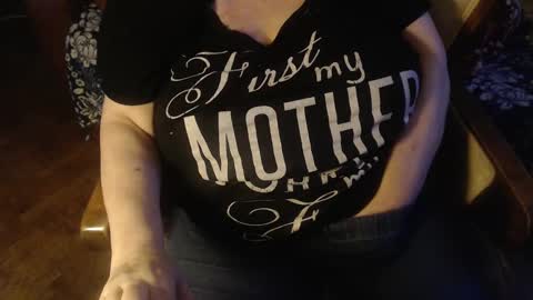 Snapshot of new_milf chatting on January 30, 3:19 pm Lilly online show from January 30, 3:19 pm