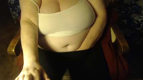 Snapshot of new_milf chatting on February 7, 7:49 pm Lilly online show from February 7, 7:49 pm