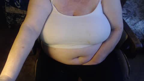 Snapshot of new_milf chatting on February 8, 2:27 pm Lilly online show from February 8, 2:27 pm