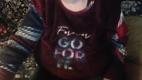 Snapshot of new_milf chatting on February 20, 5:18 pm Lilly online show from February 20, 5:18 pm