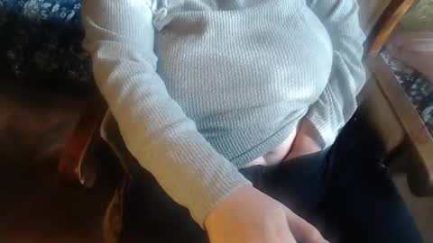 Snapshot of new_milf chatting on March 11, 6:43 am Lilly online show from March 11, 6:43 am