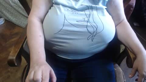 Snapshot of new_milf chatting on September 23, 3:04 pm Lilly online show from September 23, 3:04 pm