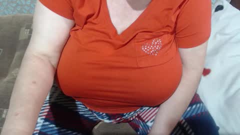Snapshot of new_milf chatting on September 25, 4:05 am Lilly online show from September 25, 4:05 am