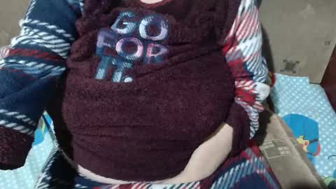 Snapshot of new_milf chatting on October 4, 4:21 am Lilly online show from October 4, 4:21 am