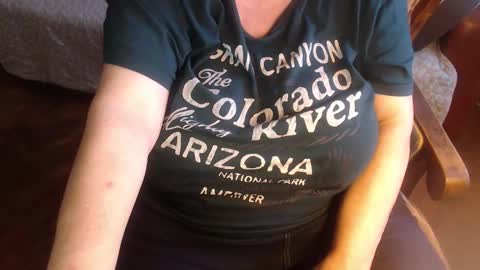 Snapshot of new_milf chatting on October 11, 3:10 pm Lilly online show from October 11, 3:10 pm