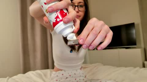 Snapshot of newchloe18 chatting on February 9, 11:09 pm newchloe18 online show from February 9, 11:09 pm