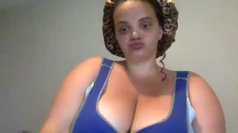 Snapshot of newfiebbw chatting on June 17, 10:00 pm Ms. Natural online show from June 17, 10:00 pm