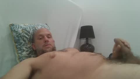 Snapshot of newicartman chatting on February 25, 8:35 am newicartman online show from February 25, 8:35 am