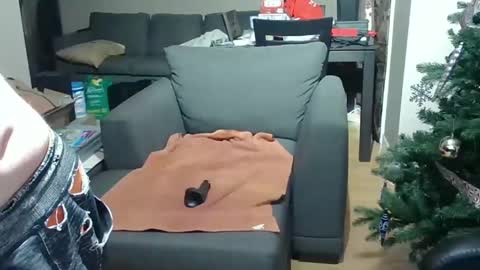 Snapshot of newvvorld chatting on December 8, 7:43 pm NewWorld online show from December 8, 7:43 pm