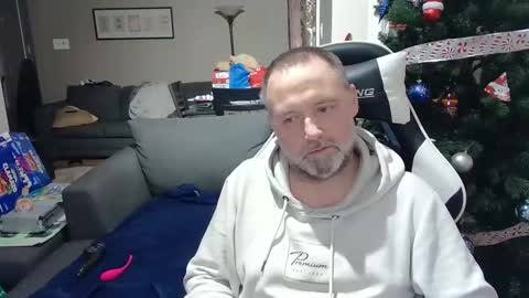 Snapshot of newvvorld chatting on December 23, 3:01 pm NewWorld online show from December 23, 3:01 pm