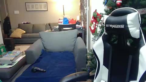 Snapshot of newvvorld chatting on December 25, 12:37 am NewWorld online show from December 25, 12:37 am