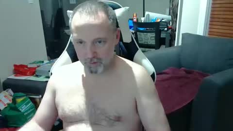 Snapshot of newvvorld chatting on February 12, 10:59 pm NewWorld online show from February 12, 10:59 pm