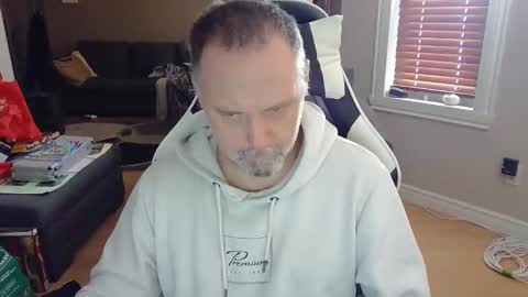 Snapshot of newvvorld chatting on February 18, 4:48 pm NewWorld online show from February 18, 4:48 pm