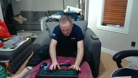 Snapshot of newvvorld chatting on February 19, 10:42 pm NewWorld online show from February 19, 10:42 pm