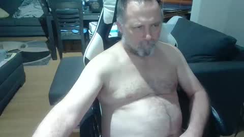 Snapshot of newvvorld chatting on October 21, 10:10 pm NewWorld online show from October 21, 10:10 pm