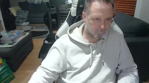 Snapshot of newvvorld chatting on November 5, 2:11 am NewWorld online show from November 5, 2:11 am