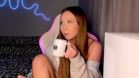 Snapshot of neyrmina chatting on September 19, 2:18 pm Mina online show from September 19, 2:18 pm