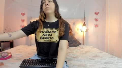 Snapshot of nezukokamado1_ chatting on July 6, 1:19 pm Milena online show from July 6, 1:19 pm