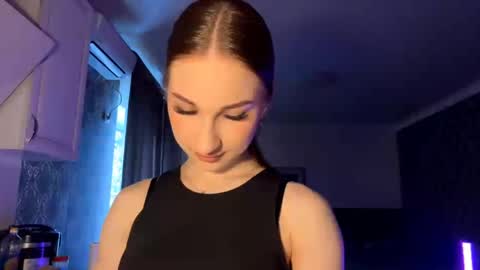 Snapshot of nganlyerly chatting on April 12, 1:16 pm Kate Ng online show from April 12, 1:16 pm