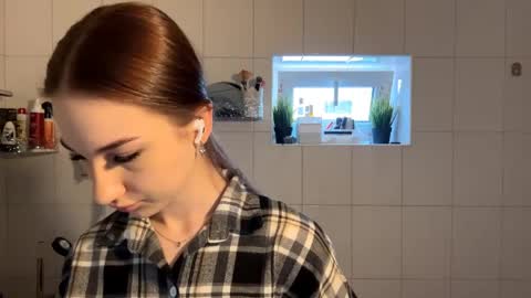 Snapshot of nganlyerly chatting on April 13, 4:18 am Kate Ng online show from April 13, 4:18 am