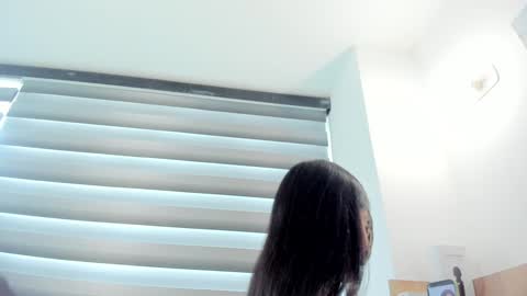 laura  online show from February 6, 8:45 pm