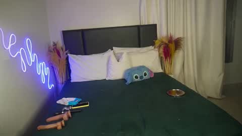 kikiNiaAria online show from September 25, 9:46 am