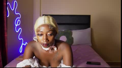 kikiNiaAria online show from February 22, 4:02 am