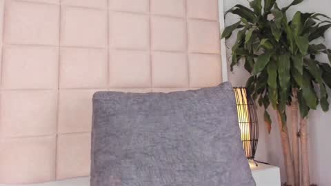 Nia online show from December 3, 6:17 pm