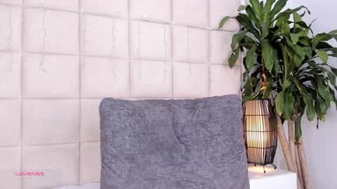 Nia online show from December 30, 6:05 pm