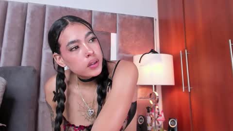 Nia online show from March 31, 2:17 pm