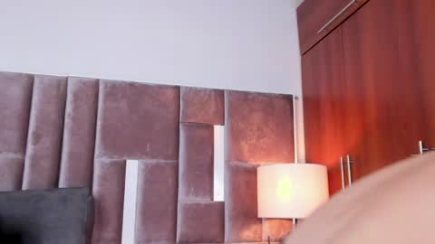 Nia online show from April 22, 1:56 pm