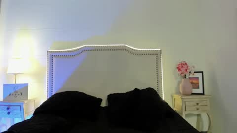 Nia Malkova online show from April 24, 9:01 am