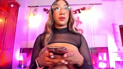 Snapshot of nia_seren chatting on February 20, 11:05 pm Nia online show from February 20, 11:05 pm