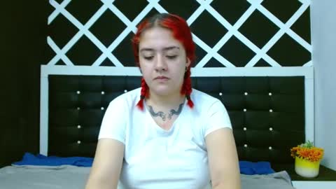 Snapshot of nia_stark chatting on December 17, 2:44 pm Estefani online show from December 17, 2:44 pm