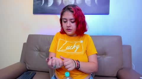 Snapshot of nia_stark chatting on February 1, 11:43 am Estefani online show from February 1, 11:43 am