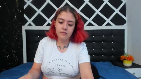 Snapshot of nia_stark chatting on February 19, 2:55 am Estefani online show from February 19, 2:55 am