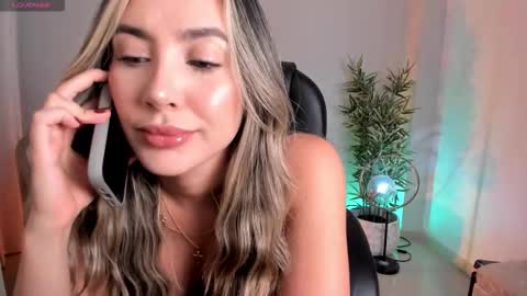 Snapshot of niabennet chatting on November 1, 9:39 pm Nia online show from November 1, 9:39 pm