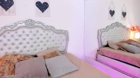 niacolussi online show from January 9, 7:04 pm