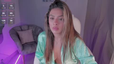 Nia online show from December 11, 8:28 pm