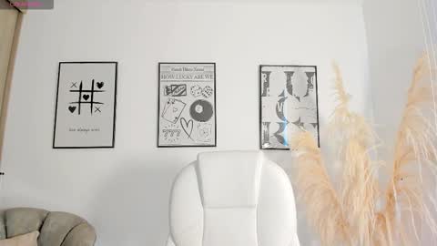 Nia online show from November 18, 12:53 pm