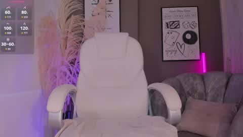 Nia online show from March 5, 2:13 pm