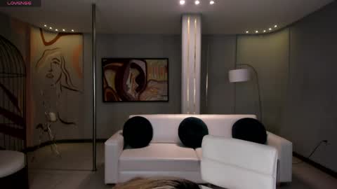 SQUIRTER DOLL    online show from April 3, 7:45 pm