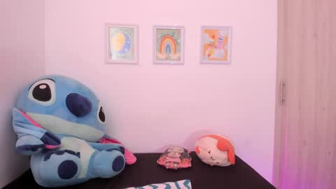  Nia  online show from April 1, 4:04 pm