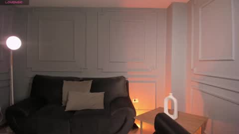 Call me Nia  online show from February 20, 10:59 pm