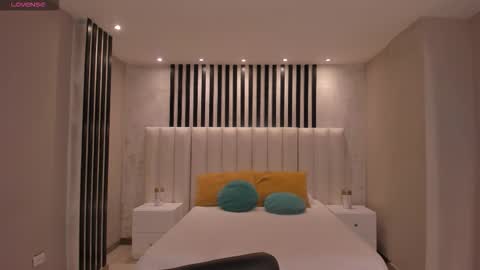 Call me Nia  online show from September 11, 7:25 pm