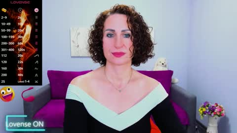 niasmithh online show from November 13, 1:21 pm