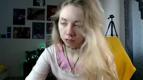 nica_kawaii online show from April 21, 9:59 am