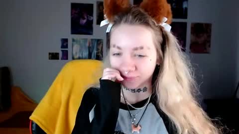 nica_kawaii online show from April 27, 6:22 am